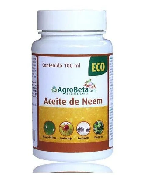 Bote blanco de aceite de neem AgroBeta de 100 ml, con etiqueta amarilla, distintivo ECO e ilustraciones de insectos sobre fondo blanco. Bote blanco de aceite de neem AgroBeta de 100 ml, con etiqueta amarilla, distintivo ECO e ilustraciones de insectos sobre fondo blanco.