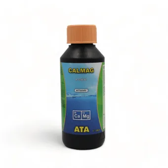 Botella negra de Calmag ATA de Atami con tapón naranja y etiqueta verde y azul, sobre fondo blanco.