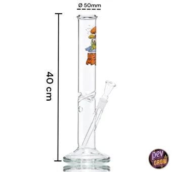 Bong transparente de tubo recto con dibujos de colores en la parte superior, tubo lateral inclinado y base circular sobre fondo blanco. Bong transparente de tubo recto con dibujos de colores en la parte superior, tubo lateral inclinado y base circular sobre fondo blanco.