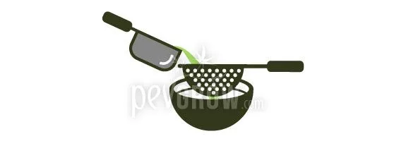 Ilustración de un cazo inclinado que vierte líquido verde en un colador colocado sobre un cuenco, sobre fondo blanco.
