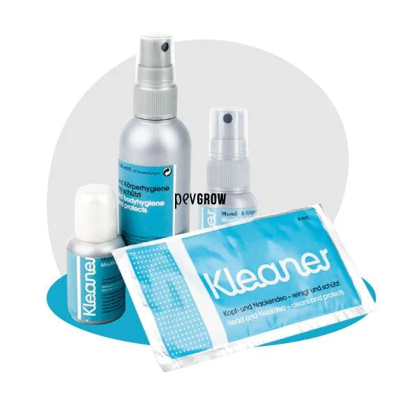 Selección de formatos Kleaner: dos frascos con pulverizador, un frasco pequeño con tapón y un sobre de etiquetas turquesas.