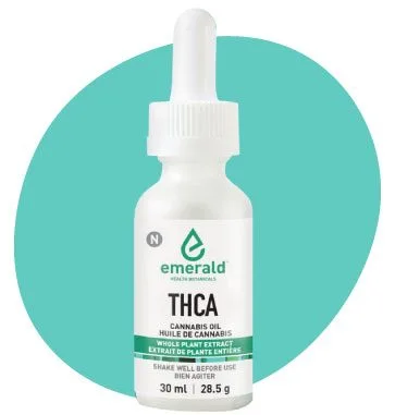 Frasco blanco con cuentagotas y etiqueta de Emerald con el texto THCA, sobre un fondo blanco con una forma ovalada turquesa.