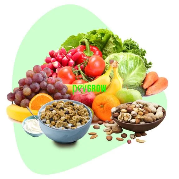 Montaje de frutas y verduras con uvas, plátanos, tomates y hojas verdes, junto a cuencos de cereales, yogur y frutos secos. Montaje de frutas y verduras con uvas, plátanos, tomates y hojas verdes, junto a cuencos de cereales, yogur y frutos secos.