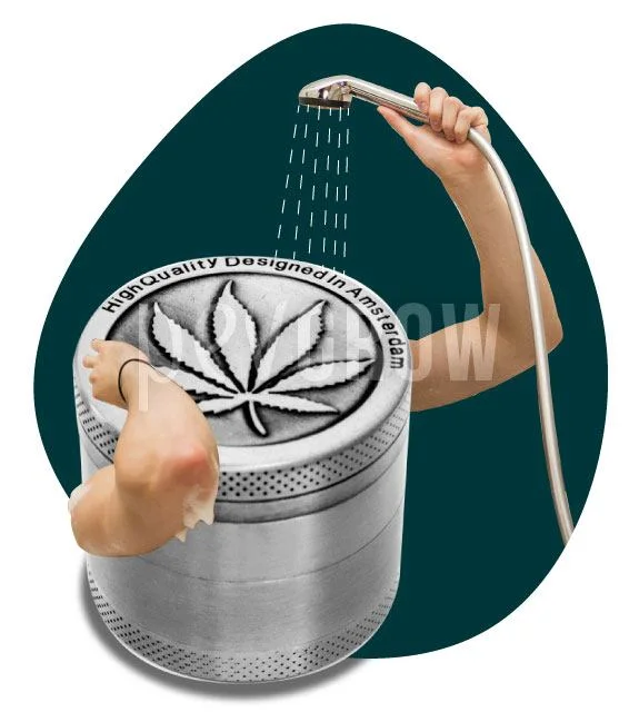 Montaje de un grinder con una hoja de cannabis grabada y brazos humanos, uno de ellos sosteniendo una ducha con agua.