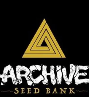 Logotipo de Archive Seed Bank sobre fondo negro, con un símbolo triangular dorado y letras blancas de aspecto desgastado. Logotipo de Archive Seed Bank sobre fondo negro, con un símbolo triangular dorado y letras blancas de aspecto desgastado.
