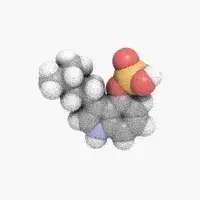 Modelo molecular de esferas agrupadas en gris, blanco, rojo y amarillo sobre fondo claro, sin etiquetas visibles.