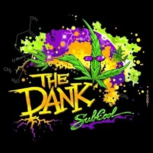 Logotipo de The Dank Subcool con hojas de cannabis, gafas moradas y salpicaduras verdes, amarillas y moradas sobre negro. Logotipo de The Dank Subcool con hojas de cannabis, gafas moradas y salpicaduras verdes, amarillas y moradas sobre negro.