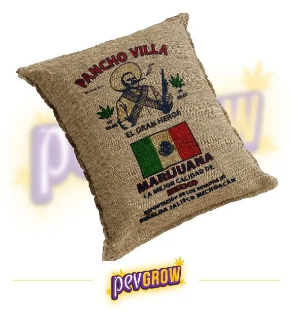 Saco beige con una ilustración de Pancho Villa, hojas de cannabis, una bandera mexicana y el texto «Marihuana».