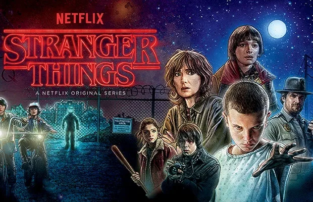 Cartel de Stranger Things con Once en primer plano y la mano extendida, varios personajes, ciclistas y el título rojo sobre fondo nocturno.