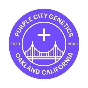 Logotipo circular morado de Purple City Genetics con un puente, una cruz y los textos «Oakland California» y «ESTD 2008». Logotipo circular morado de Purple City Genetics con un puente, una cruz y los textos «Oakland California» y «ESTD 2008».