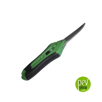 Tijeras cerradas con punta fina ligeramente curva y mangos verdes y negros, dispuestas en diagonal sobre fondo blanco. Tijeras cerradas con punta fina ligeramente curva y mangos verdes y negros, dispuestas en diagonal sobre fondo blanco.