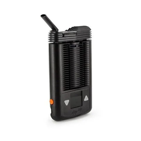 Vaporizador negro con cuerpo acanalado, boquilla inclinada, pantalla frontal, dos botones triangulares y botón lateral naranja.