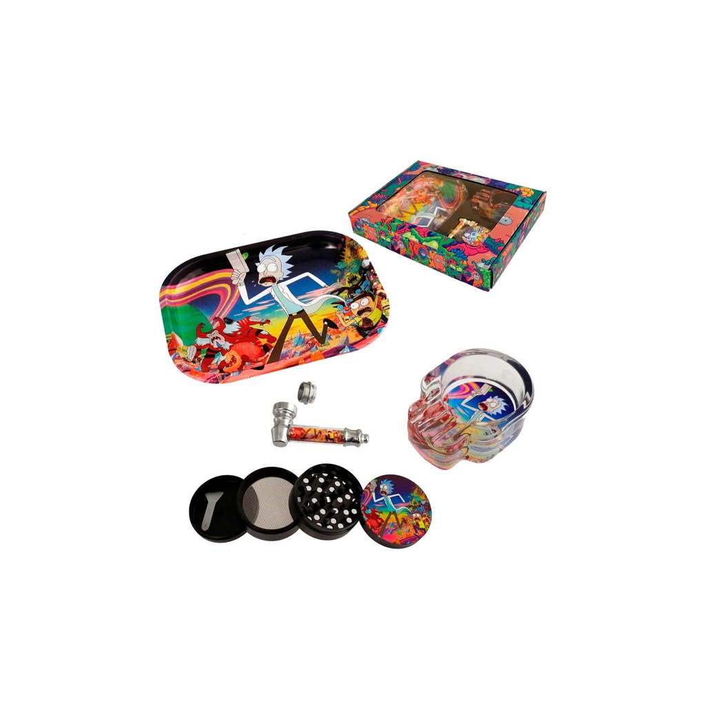 Set Ricky & Morty con bandeja ilustrada, pipa, cenicero transparente, grinder abierto en varias piezas y caja decorada sobre fondo blanco. Set Ricky & Morty con bandeja ilustrada, pipa, cenicero transparente, grinder abierto en varias piezas y caja decorada sobre fondo blanco.