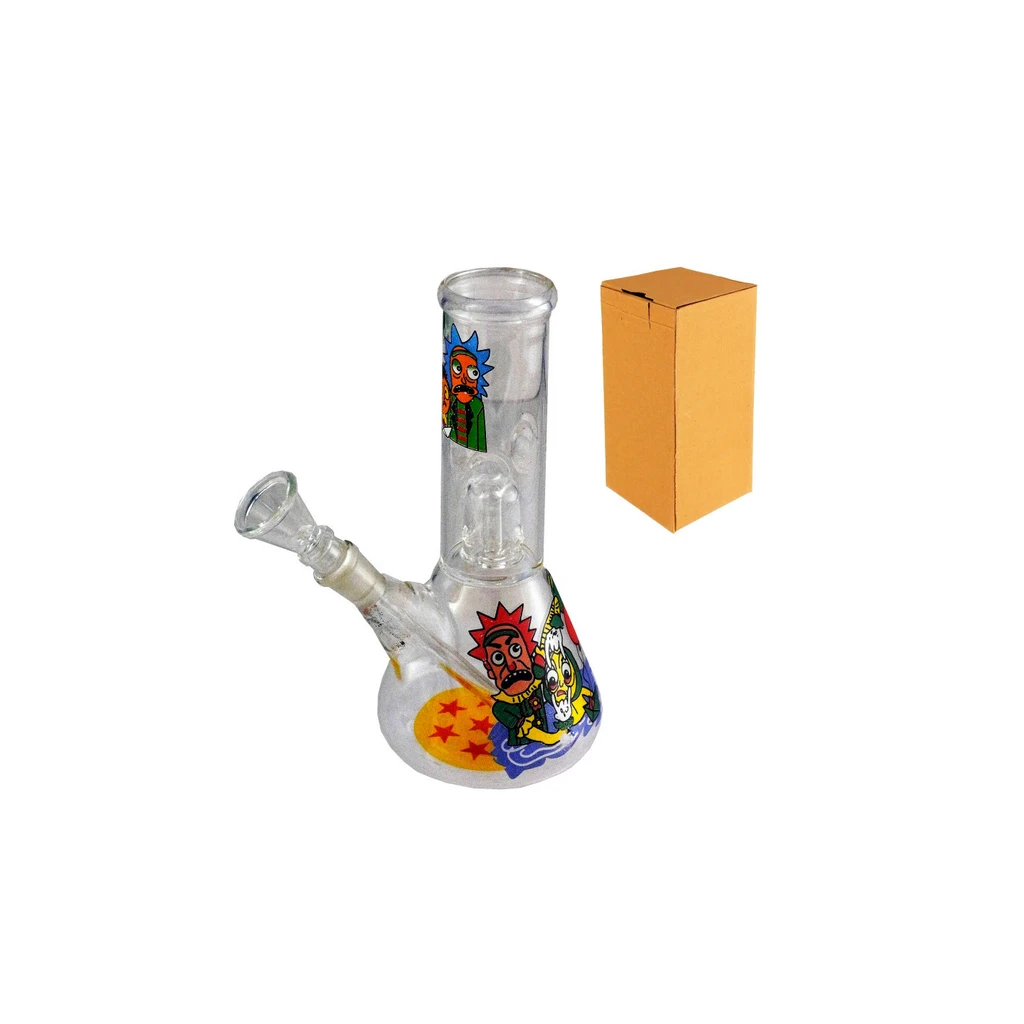 Bong de cristal Ricky & Morti Mod.2 con base ancha, tubo recto, cazoleta lateral y dibujos de personajes, junto a una caja marrón.