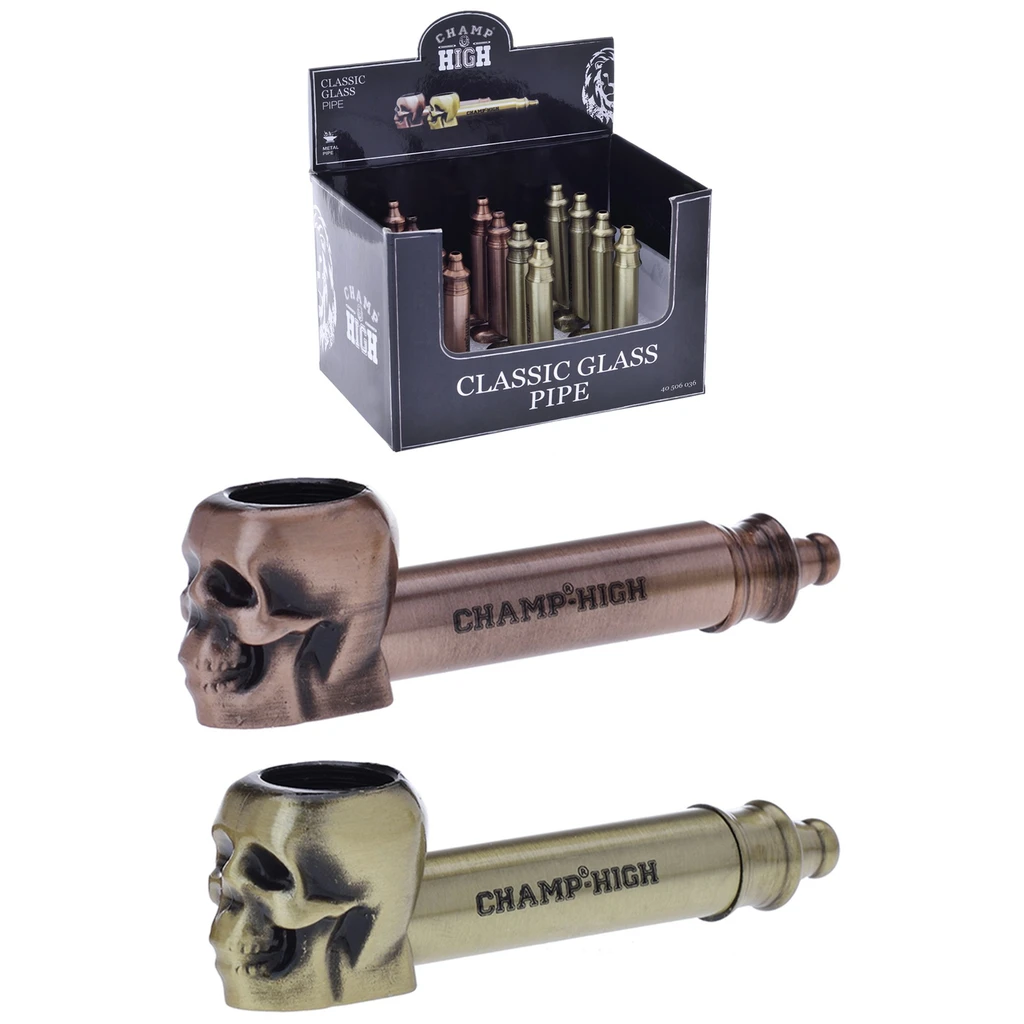 Expositor Champ High con varias pipas y detalle de modelos con cazoleta de calavera en acabados de tono cobrizo y dorado.