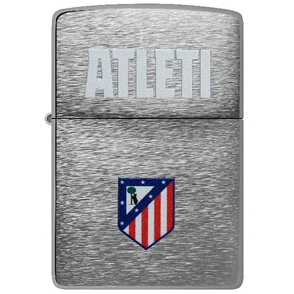 Encendedor Zippo del Atlético de Madrid cerrado, con acabado plateado cepillado, inscripción ATLETI y escudo a color.