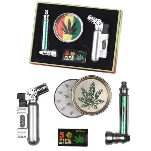 Set de pipa de metal verde, encendedor plateado, grinder con hoja de cannabis y mallas, mostrado en caja y con los accesorios desplegados.