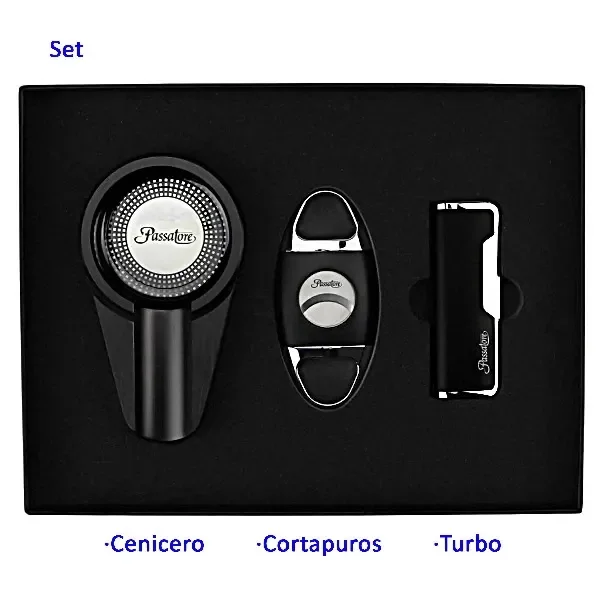 Set Passatore presentado en estuche negro con cenicero, cortapuros y encendedor, todos en negro con detalles plateados.