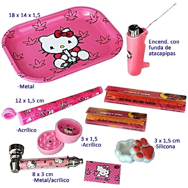 Selección de accesorios rosas con motivos de Hello Kitty: bandeja, encendedor, papeles de liar, grinder, pipa y recipiente con forma de pata. Selección de accesorios rosas con motivos de Hello Kitty: bandeja, encendedor, papeles de liar, grinder, pipa y recipiente con forma de pata.