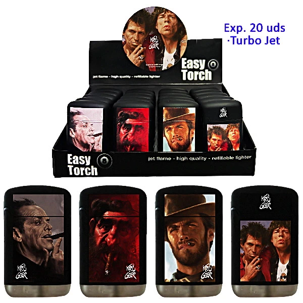 Expositor Easy Torch con encendedores turbo jet Serie 4 Smoky y varios modelos en primer plano, negros con distintos retratos de personajes fumando.