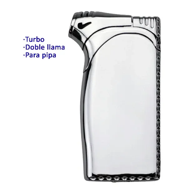 Encendedor para pipa de acabado plateado brillante, con bordes oscuros y cabezal lateral; texto «Turbo, Doble llama, Para pipa». Encendedor para pipa de acabado plateado brillante, con bordes oscuros y cabezal lateral; texto «Turbo, Doble llama, Para pipa».