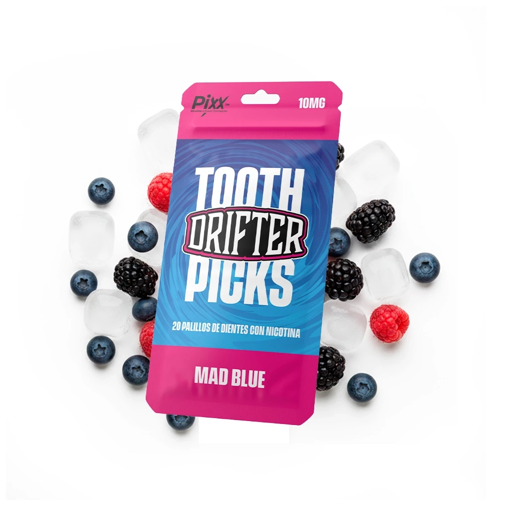 Bolsa azul y rosa de Drifter Tooth Picks Mad Blue, con indicación de 10 mg, rodeada de frutos rojos, arándanos y cubitos de hielo.