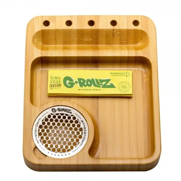 Bandeja Bamboo G-Rollz Move vista desde arriba, con compartimentos, cinco orificios, pieza circular perforada y librito amarillo.
