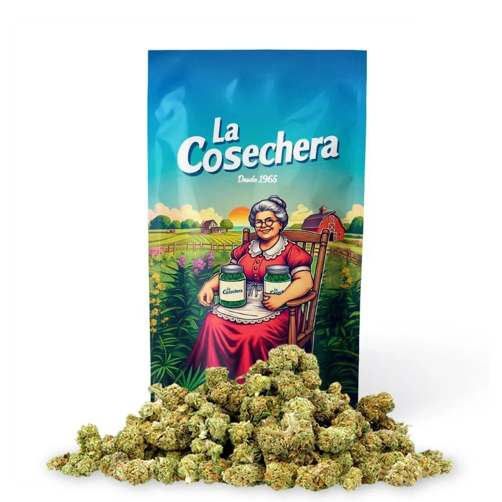 Bolsa de La Cosechera con una mujer ilustrada sentada en un paisaje rural y un montón de pequeños cogollos verdes delante.
