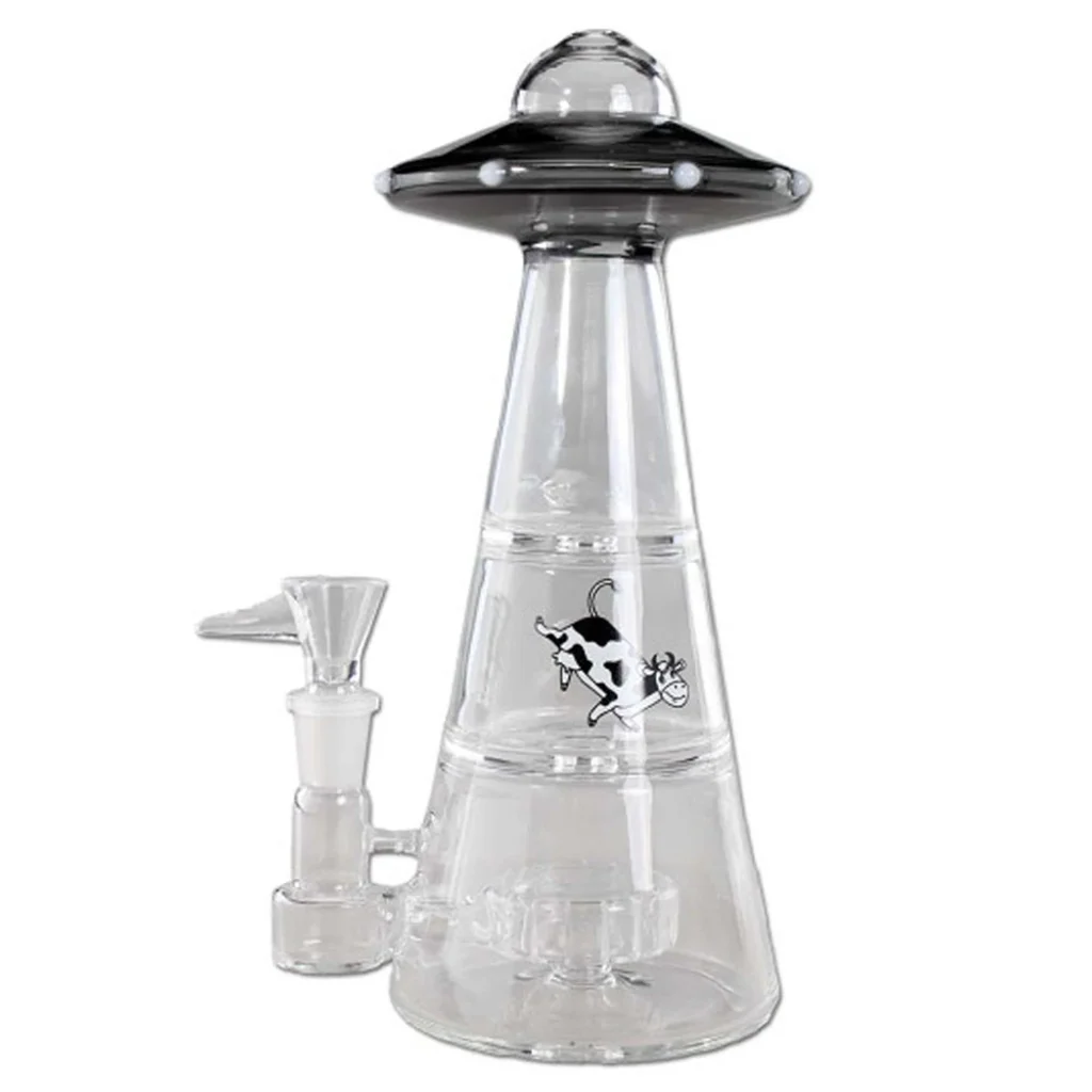 Bong transparente Alien Abduction con cuerpo cónico, remate en forma de platillo volante, dibujo de una vaca y cazoleta lateral.