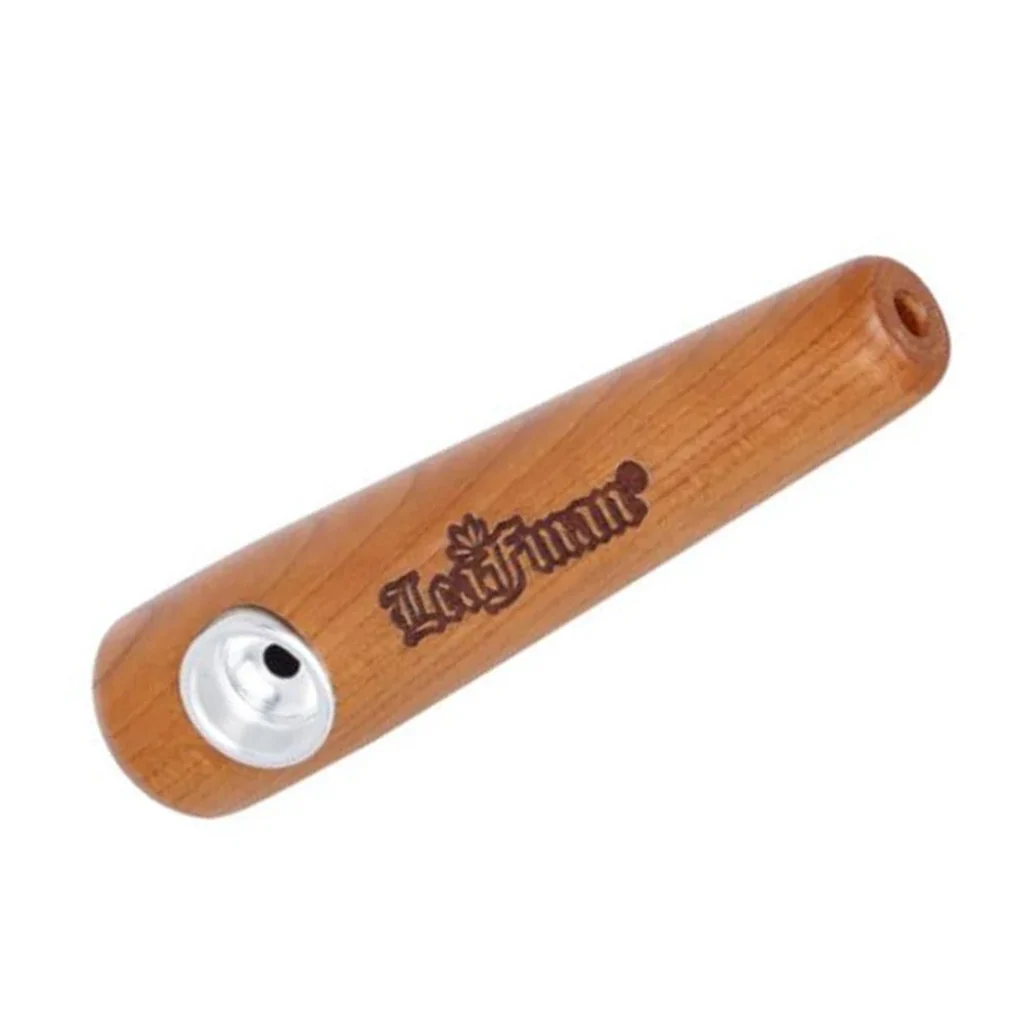 Pipa Leafman de madera con cazoleta metálica plateada, cuerpo alargado con logotipo y orificio en el extremo, sobre fondo blanco.