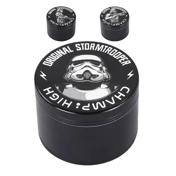 Grinder negro CHAMP con casco de Stormtrooper y letras blancas en la tapa, acompañado de vistas pequeñas de otros diseños.
