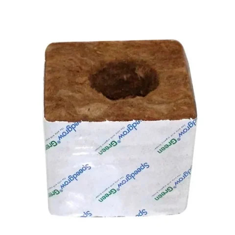 Taco Speedgrow marrón con orificio central para siembra y envoltura blanca con el nombre de la marca, sobre fondo blanco.