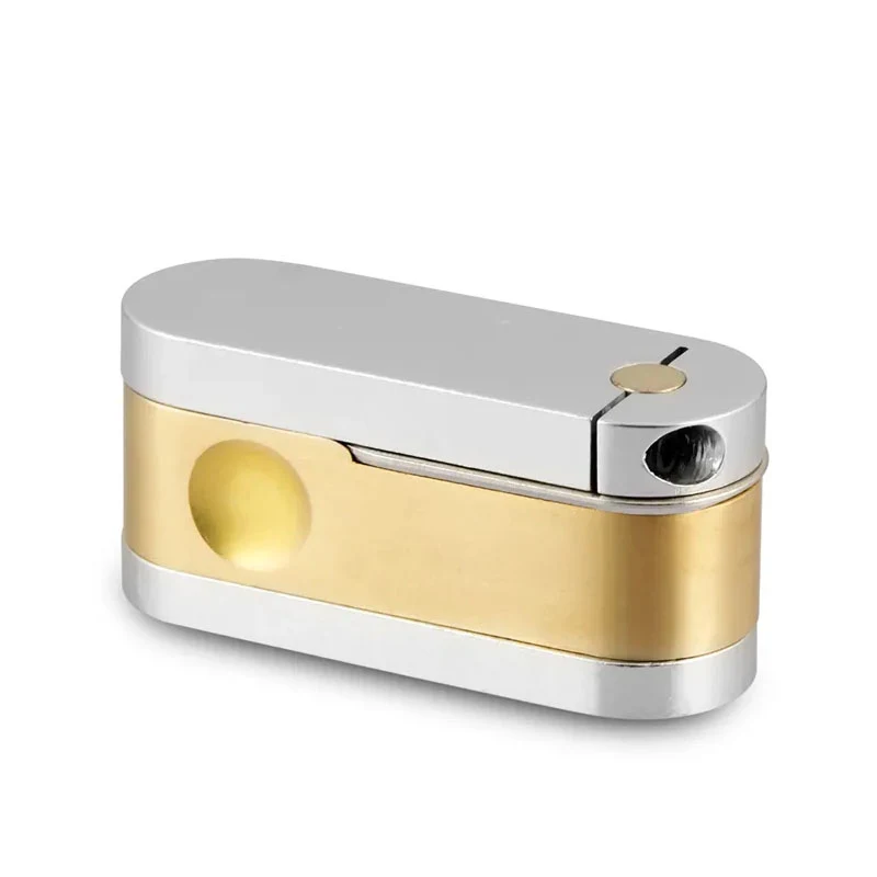 Pipa plegable Gold & Silver cerrada, de forma rectangular con bordes redondeados, acabados dorado y plateado y un orificio lateral.