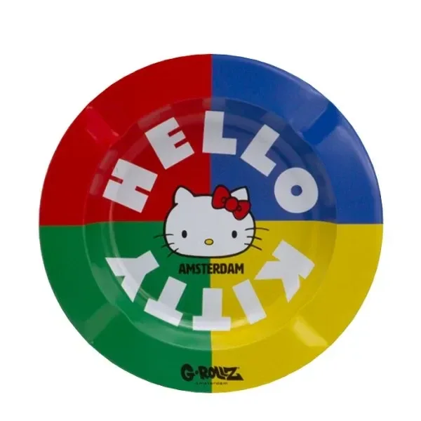 Cenicero redondo Hello Kitty con sectores rojo, azul, verde y amarillo, letras blancas y el rostro del personaje en el centro.