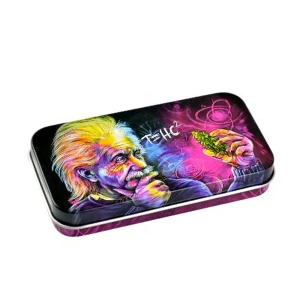 Caja metálica rectangular con esquinas redondeadas y una ilustración multicolor de Einstein sosteniendo un cogollo, vista en diagonal.