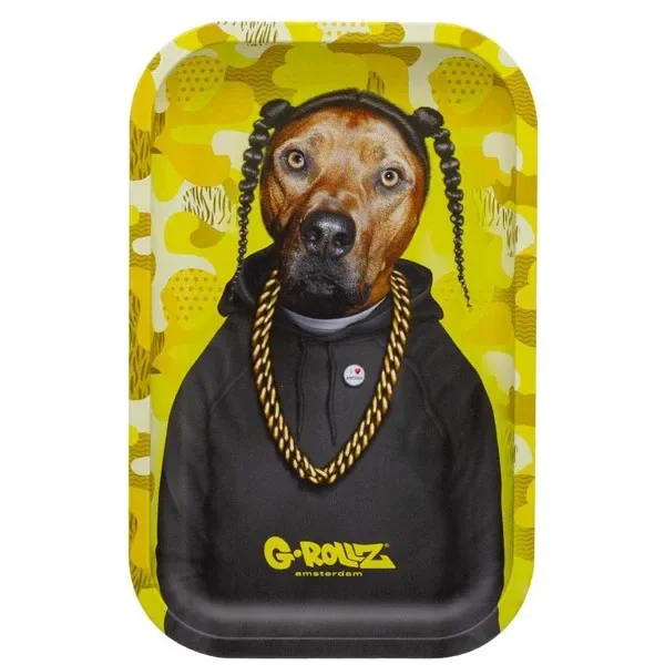 Bandeja G-Rollz Pets Rock Rap con bordes redondeados, fondo amarillo y un perro ilustrado con trenzas, sudadera negra y cadena dorada.