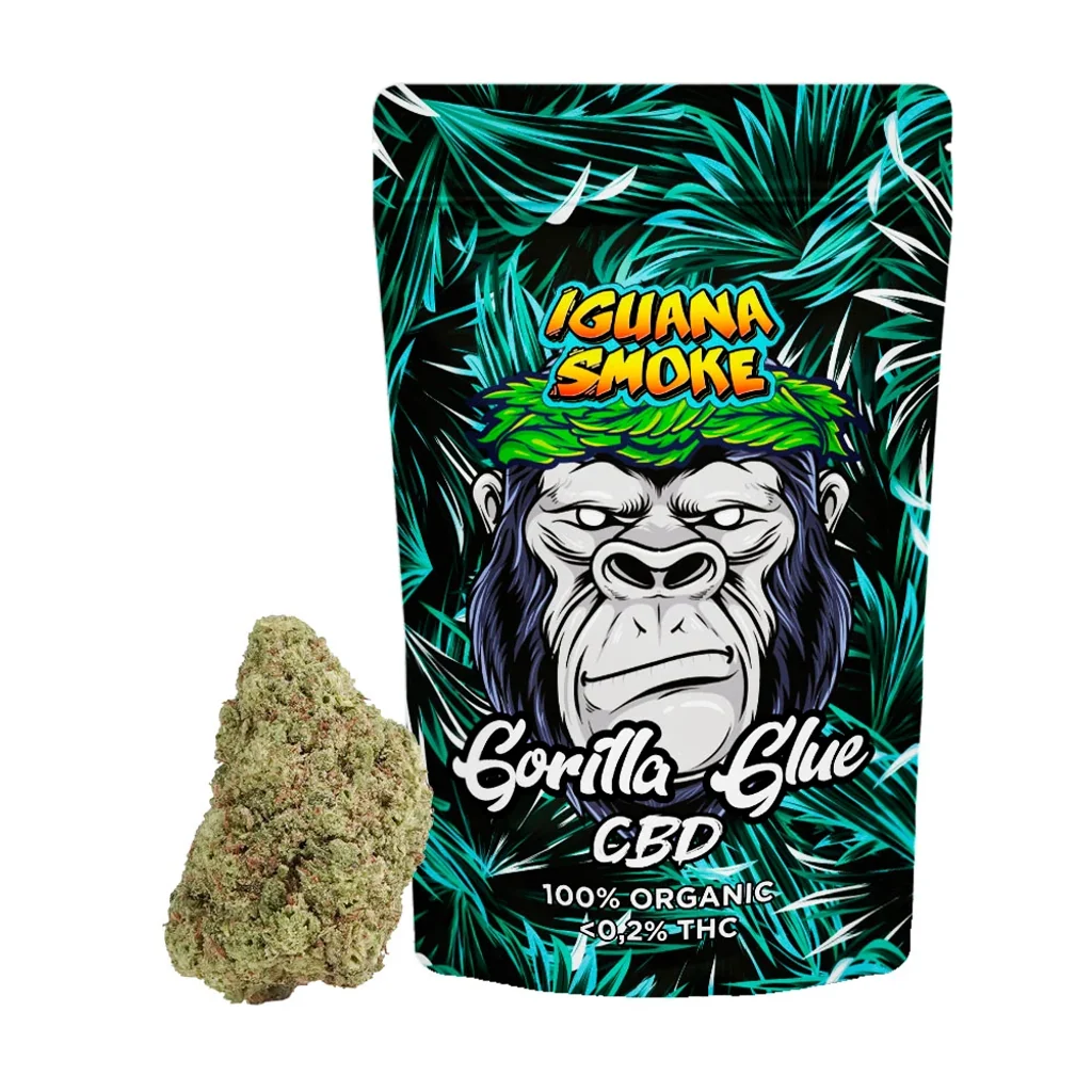 Flor de cáñamo junto a una bolsa Iguana Smoke Gorilla Glue CBD, decorada con un gorila y hojas en tonos verdes sobre negro.