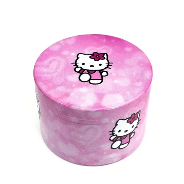 Grinder cilíndrico rosa cerrado, con estampado de manchas claras y dibujos de Hello Kitty en la tapa y el lateral, sobre fondo blanco.
