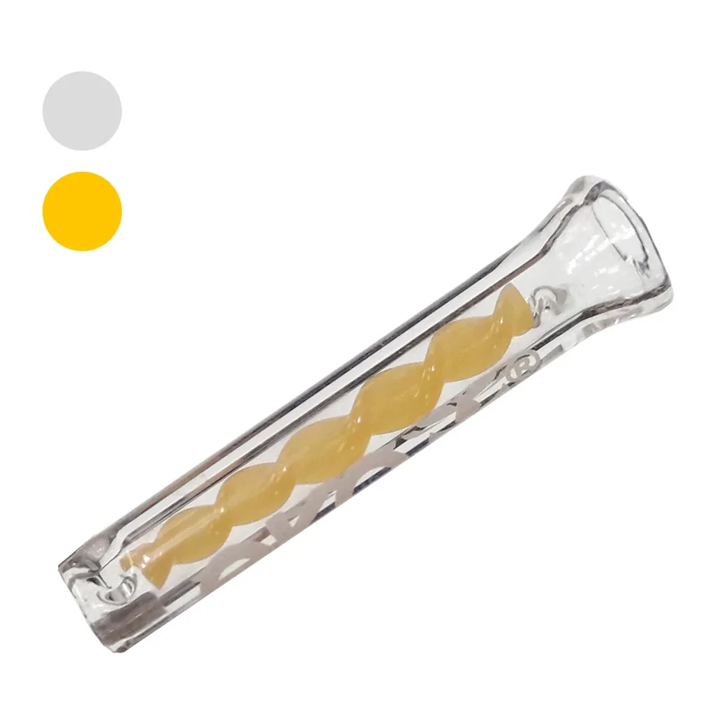 Filtro de cristal Eko Puffs Twister transparente con espiral amarilla interior, dispuesto en diagonal sobre fondo blanco.