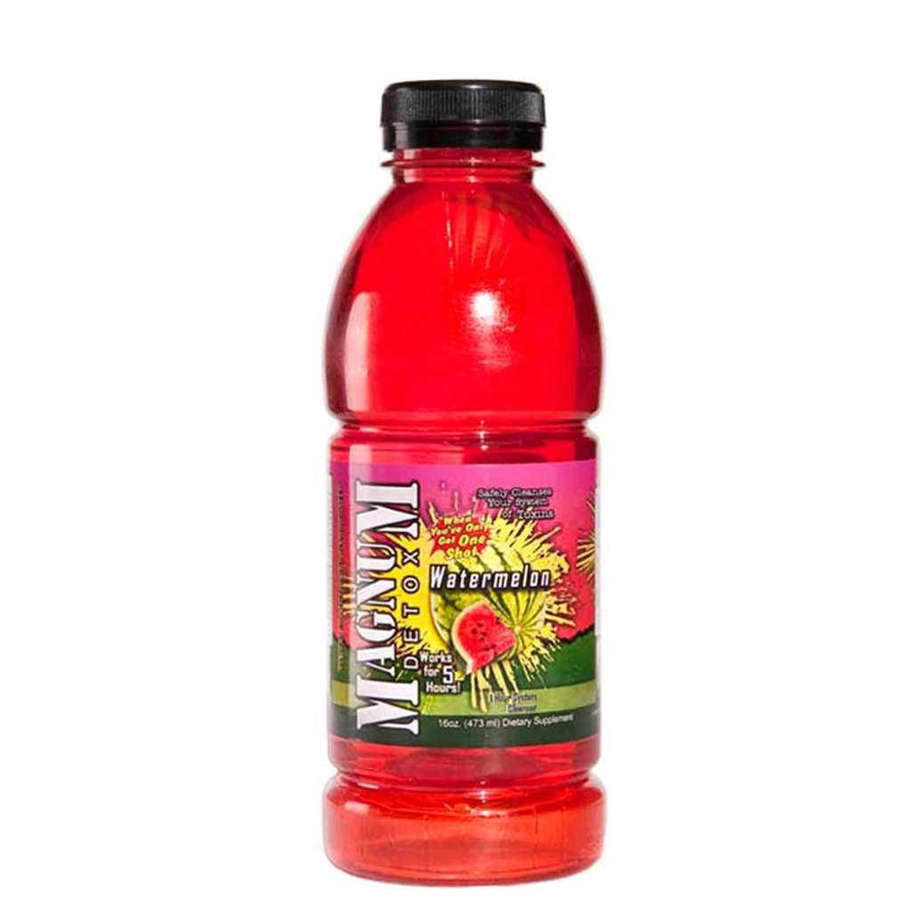 Botella de Magnum Original Watermelon con líquido rojo, tapón negro y etiqueta con una sandía, sobre fondo blanco. Botella de Magnum Original Watermelon con líquido rojo, tapón negro y etiqueta con una sandía, sobre fondo blanco.