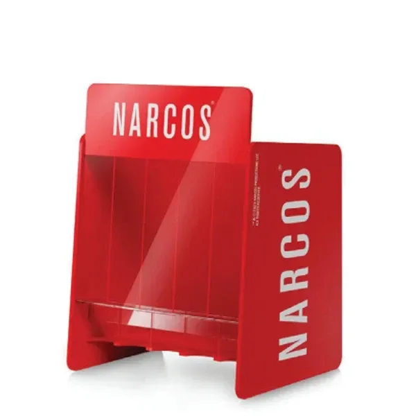 Expositor rojo de papel de fumar Narcos, vacío, con compartimentos verticales y el nombre en letras blancas sobre fondo blanco.
