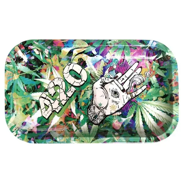 Bandeja rectangular con esquinas redondeadas, estampado multicolor de hojas de cannabis, inscripción 420 y una mano ilustrada con un ojo.