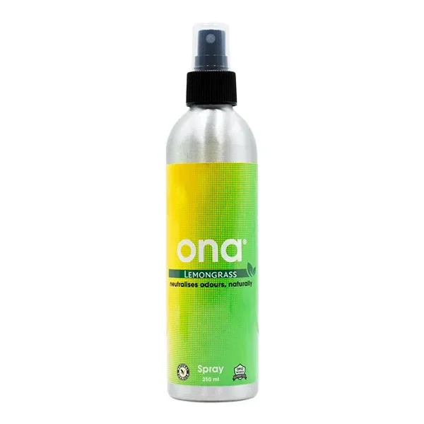 Ona Spray Lemongrass de 250 ml en botella plateada con pulverizador negro, tapa transparente y etiqueta amarilla y verde.