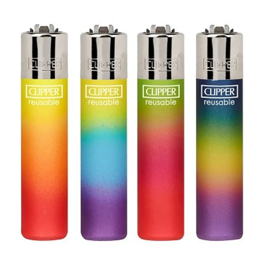 Selección de mecheros Clipper Classic con distintos degradados multicolor, cabezales plateados y logotipo blanco.