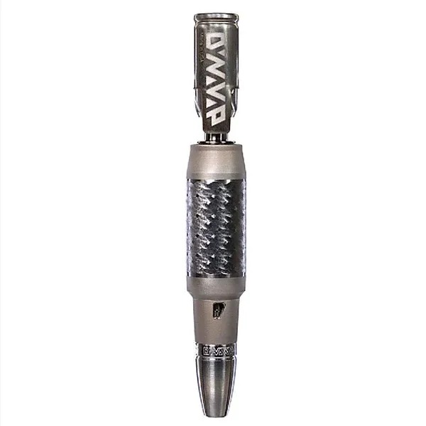 DynaVap Vong X Dry en posición vertical sobre fondo blanco, con capuchón rotulado, cuerpo central texturizado y boquilla estrecha.