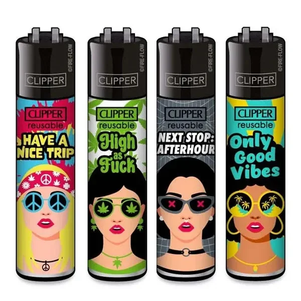 Selección de mecheros Clipper Girls Vibe con parte superior negra y diseños de mujeres con gafas, fondos de colores y frases.