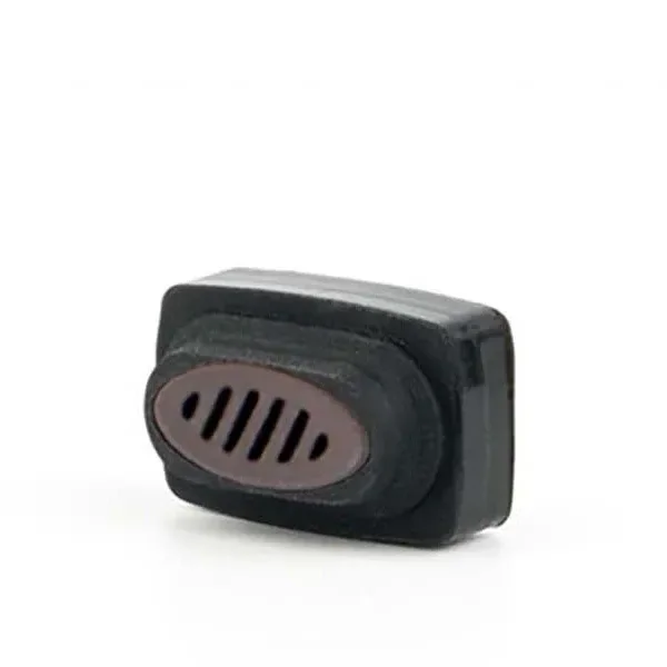 Filtro X-max Avant de XVAPE negro, de forma rectangular con bordes redondeados y una pieza ovalada frontal con ranuras.