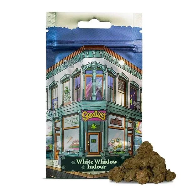 Bolsa de Goodies White Widow Indoor con una fachada ilustrada y varios cogollos delante, sobre fondo blanco.