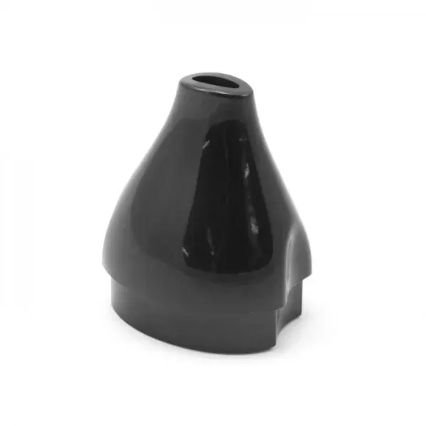 Boquilla negra X-vape X-max Vital con cuerpo cónico, abertura ovalada superior y base ancha con muesca lateral, sobre fondo blanco.