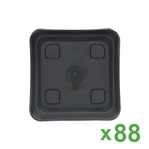 Plato cuadrado negro Cannapot visto de frente, con borde elevado y cuatro relieves cuadrados; indicación «x88» en verde. Plato cuadrado negro Cannapot visto de frente, con borde elevado y cuatro relieves cuadrados; indicación «x88» en verde.